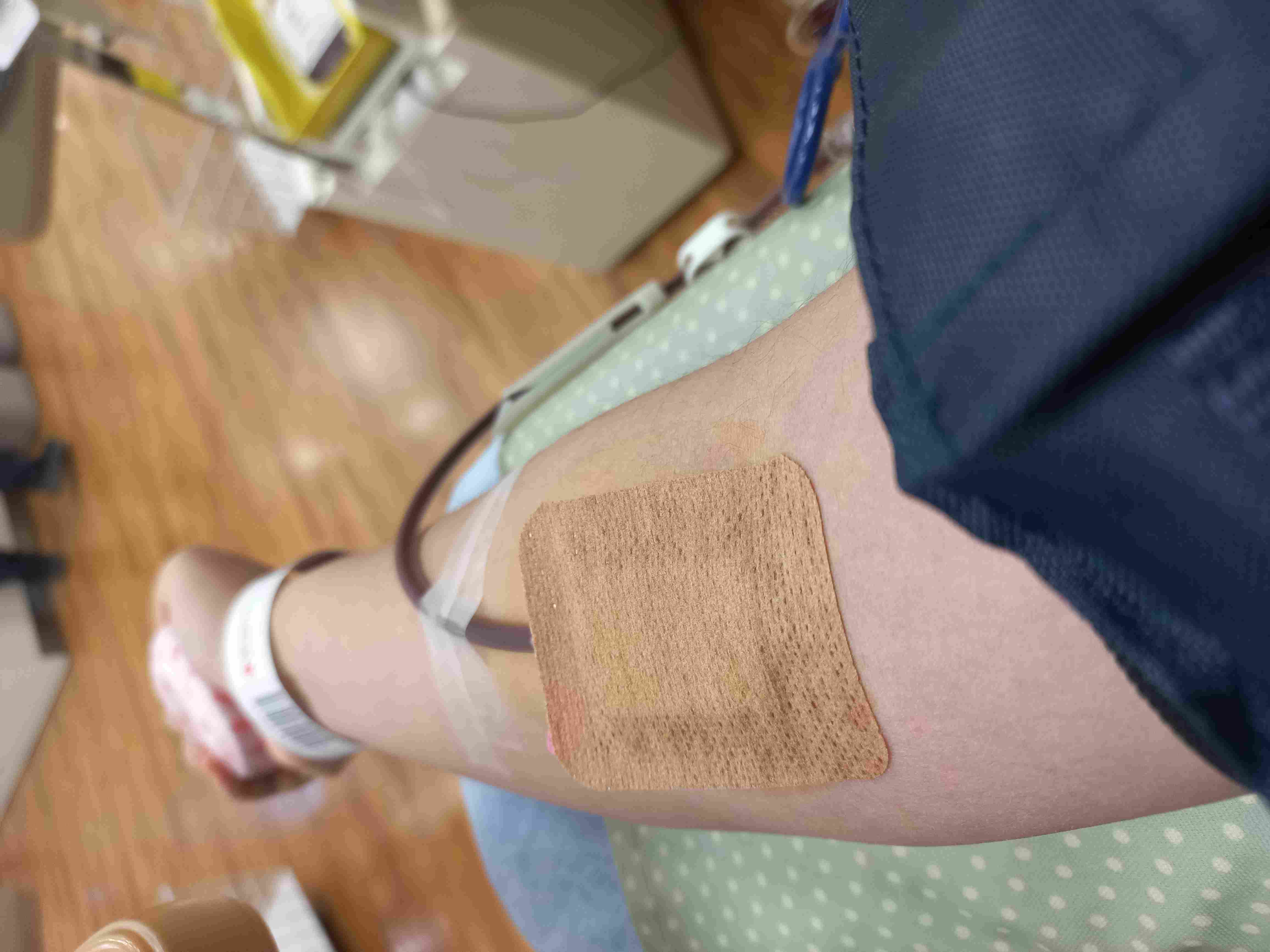 맥박이 너무 빨리 뛰어서 헌혈 못하고 가나 했는데 맥박 떨어짐 + 1등 당첨되었습니다! 너무 기분 좋네요 ㅎㅎㅎㅎ
